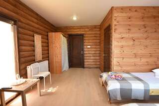 Гостевой дом Pension Mini Wonderful Valley Кучугуры Двухместный номер с 2 отдельными кроватями и дополнительной кроватью-6